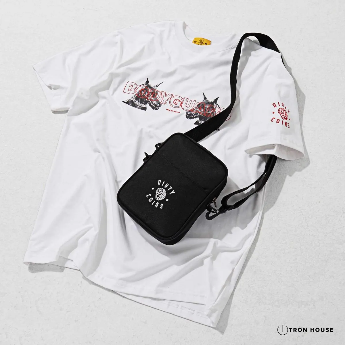 Sản phẩm thời trang được sắp đặt theo concept flatlay