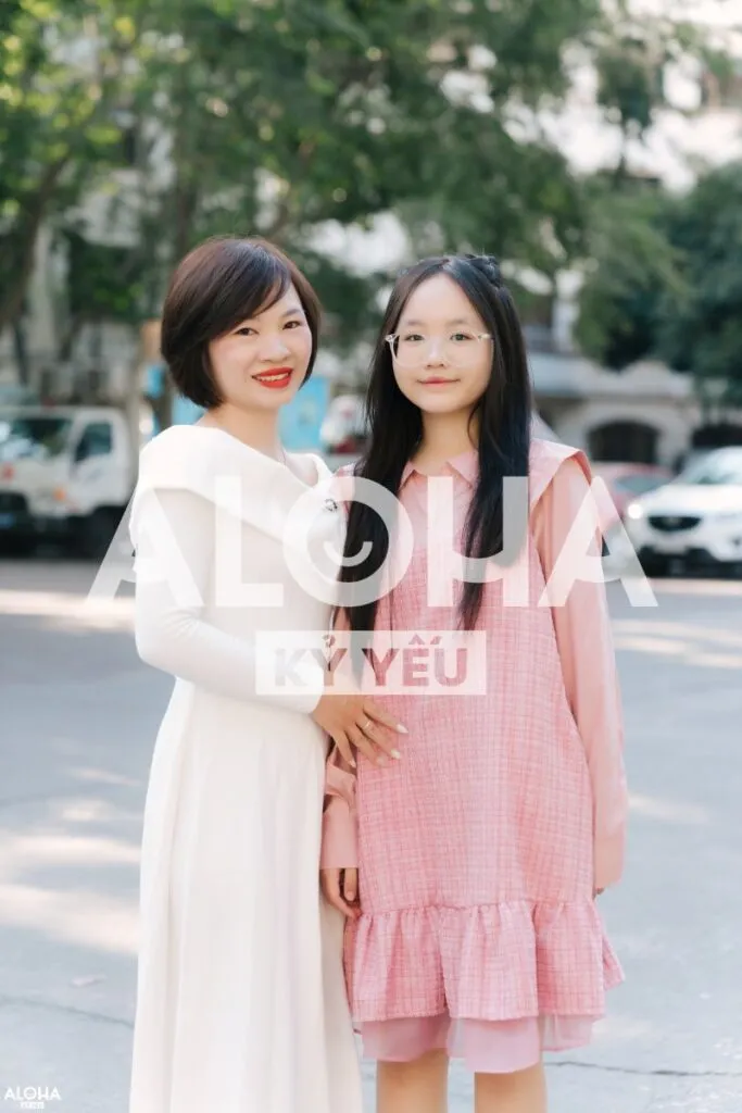 Mẹ và con gái chụp ảnh kỷ yếu theo concept riêng ấn tượng
