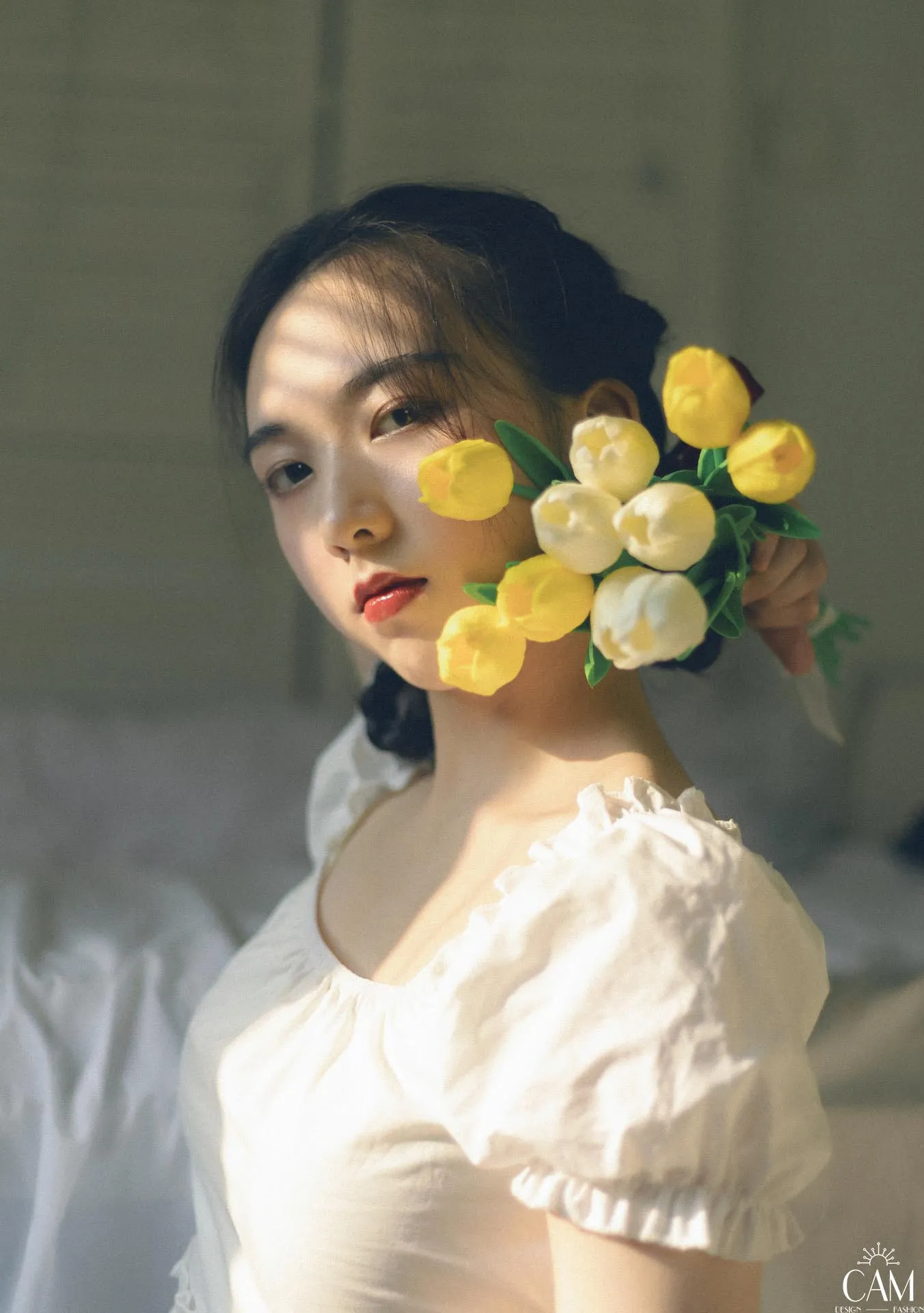 Chụp ảnh sinh nhật tại nhà đẹp với hoa