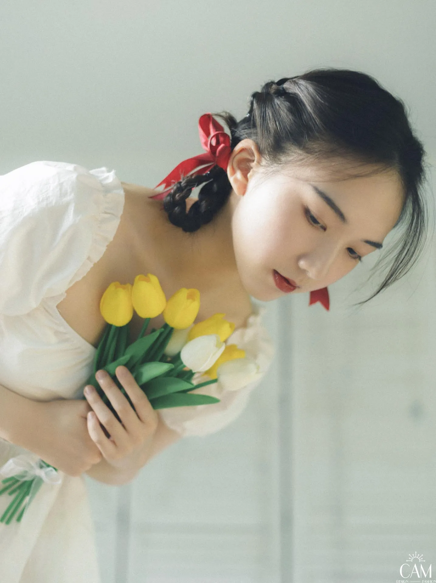 Bộ ảnh sinh nhật đơn giản với hoa tại nhà