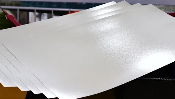 Chất liệu giấy Crystal cho áp phích sắc nét