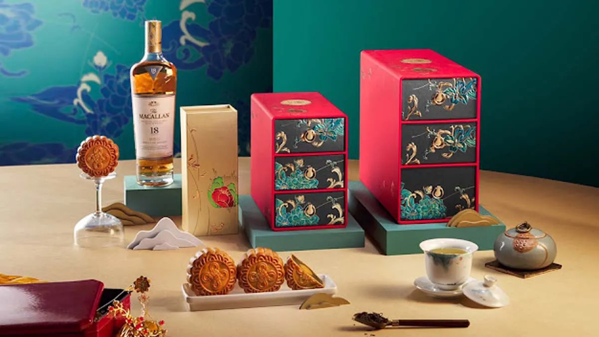 Bánh Trung thu và ấm trà ngày đoàn viên