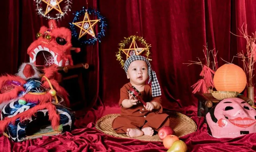 Hình ảnh Chú Cuội đáng yêu ngồi dưới gốc cây đa