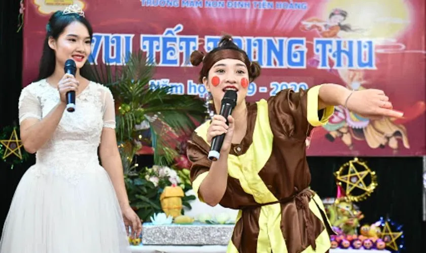 Hình ảnh Chú Cuội và Chị Hằng được tái hiện đẹp mắt