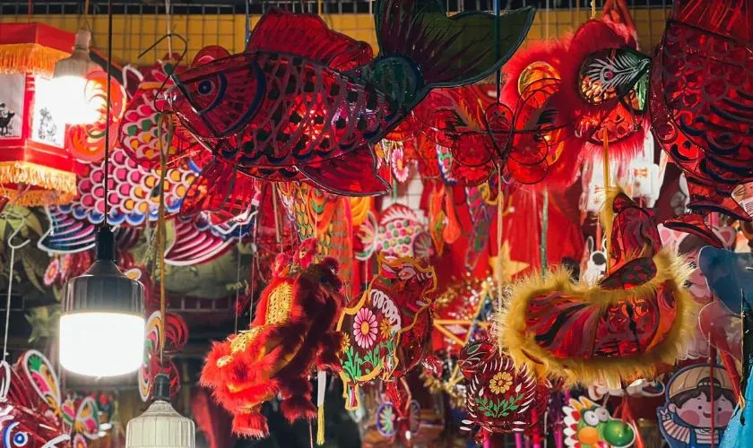 Chiếc lồng đèn cá chép quen thuộc trong đêm Trung Thu