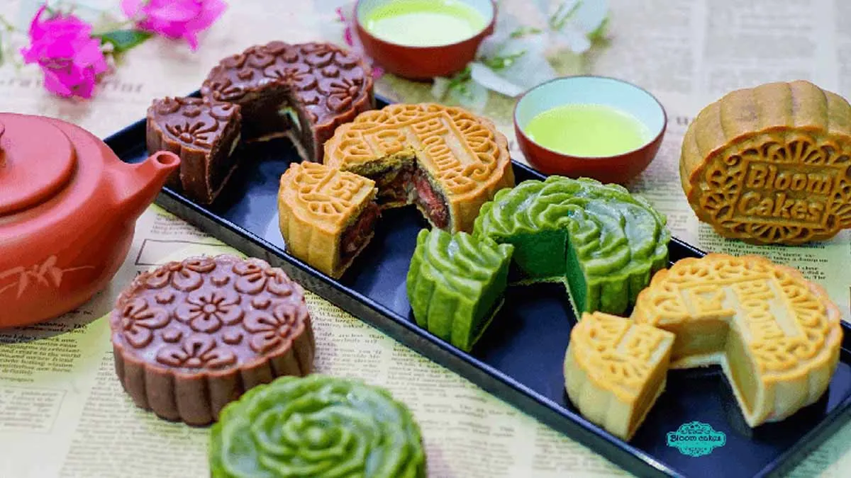 Bánh Trung thu đậu xanh trứng muối