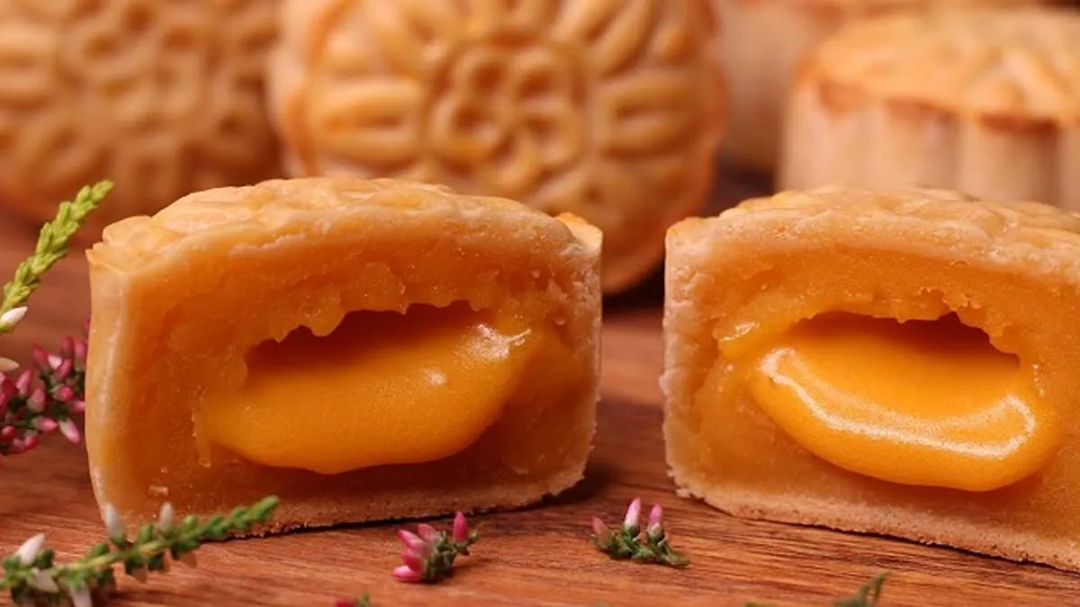 Bánh Trung thu nhân đậu xanh lá dứa