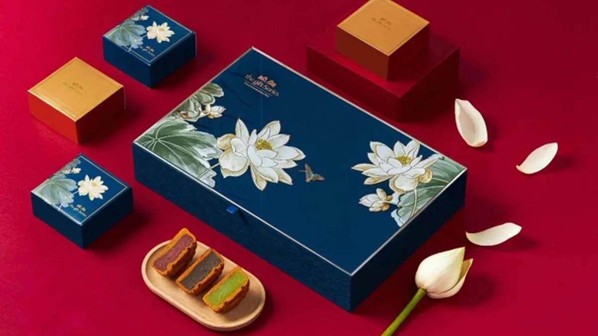 Nhiều hộp bánh Trung thu làm quà tặng