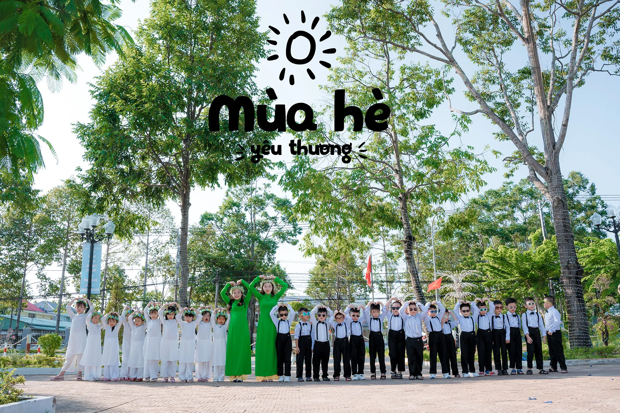 Nụ cười rạng rỡ trong buổi chụp kỷ yếu mầm non