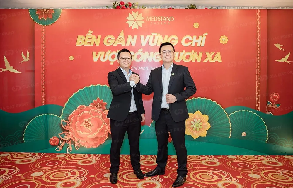 In bạt hiflex làm backdrop sân khấu cho sự kiện
