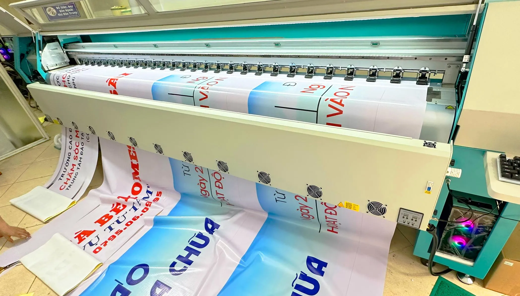 Tấm bạt hiflex in quảng cáo sự kiện ngoài trời