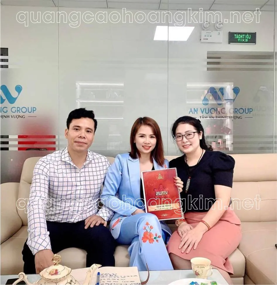 Decal mờ với đường cắt bế trang trí văn phòng