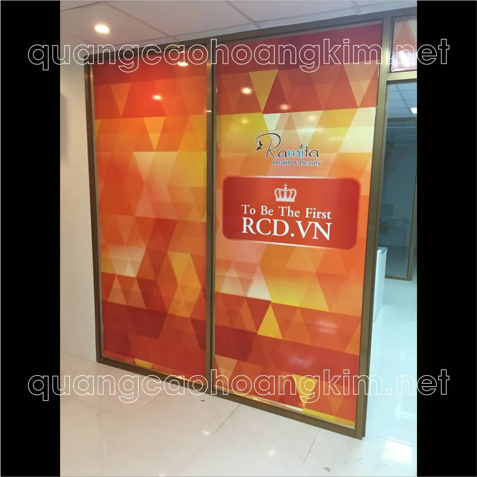 Decal PP dán trên kính làm banner quảng cáo