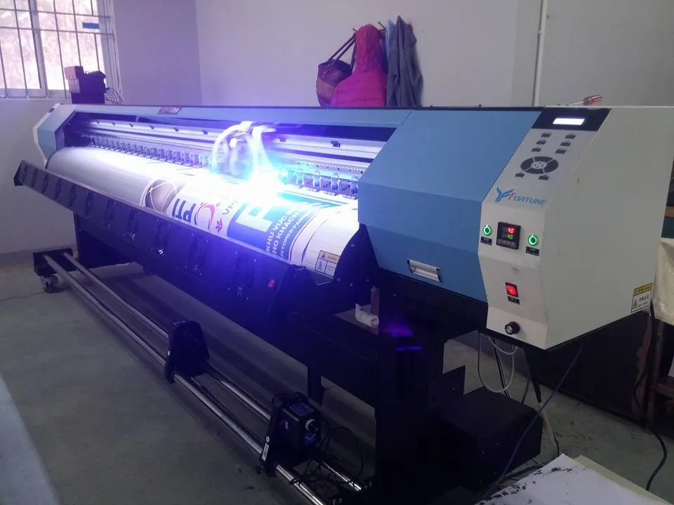 Máy in UV cuộn (Roll-to-Roll) chuyên in vật liệu dạng cuộn