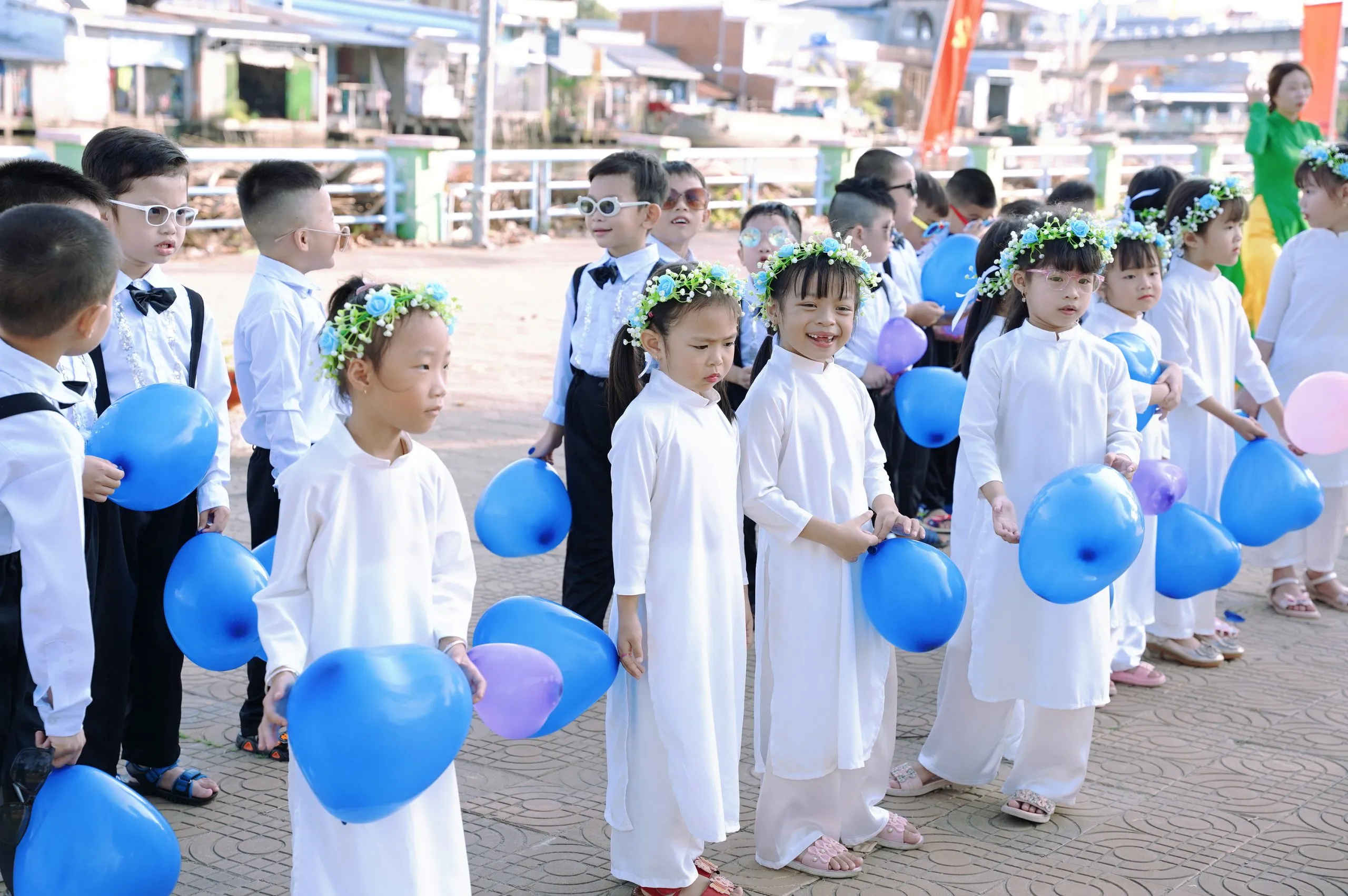 Áo cử nhân nhí trong ảnh kỷ yếu mầm non