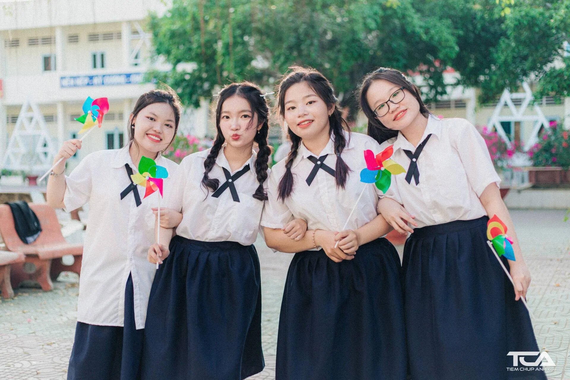concept chụp ảnh nhóm bạn thân 3 người