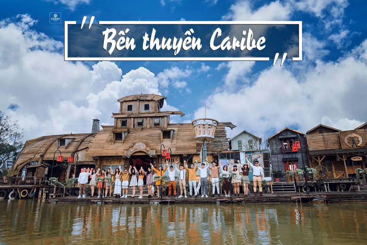 Bến thuyền cũ - một góc check-in độc đáo tại Smiley Ville