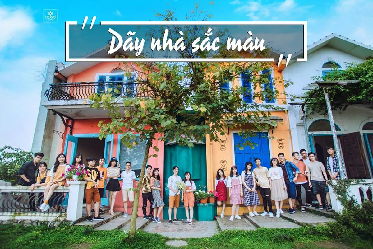 Dãy nhà nhiều màu sắc tái hiện không gian châu Âu tại phim trường Smiley Ville