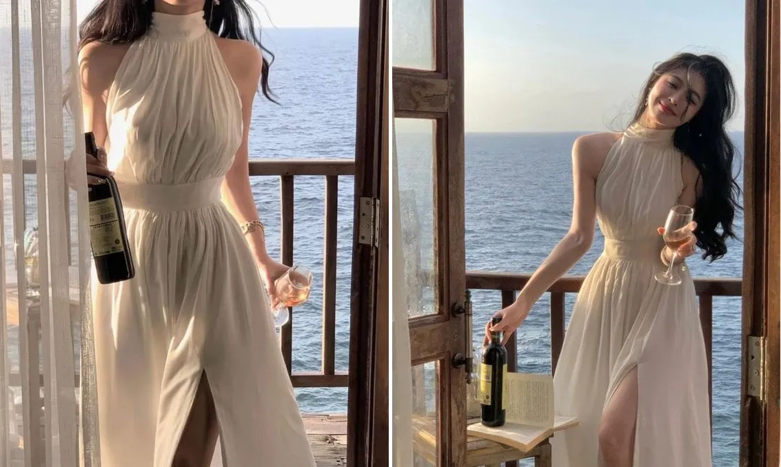 Đối với váy maxi, kiểu tóc đơn giản và hoặc uốn xoăn tự nhiên được nhiều chị em yêu thích hơn cả