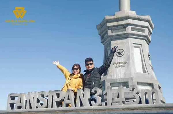Tạo dáng cùng nhau cho cặp đôi