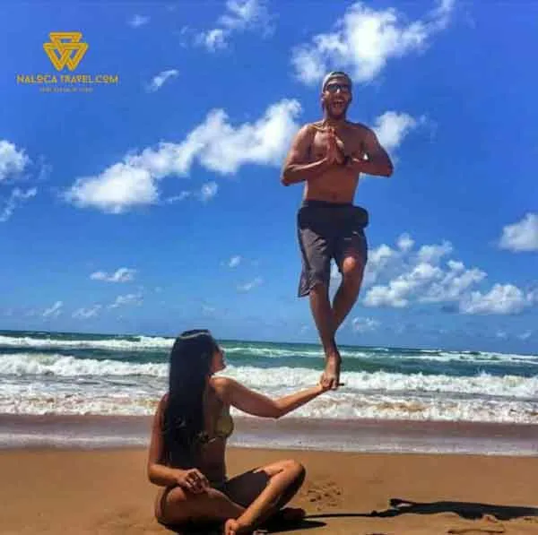 Tạo dáng sáng tạo cho cặp đôi