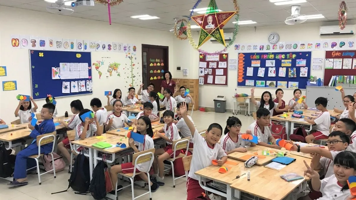 Trang trí lớp học tiểu học đẹp nhất với bảng vinh danh