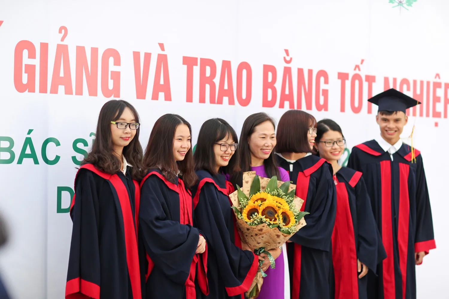 Lễ trao bằng tốt nghiệp tại Khoa Y Dược ĐHQGHN