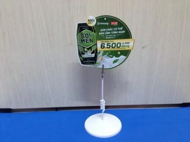 Wobbler lò xo với phần thân dẻo tạo hiệu ứng nhún thu hút thị giác.