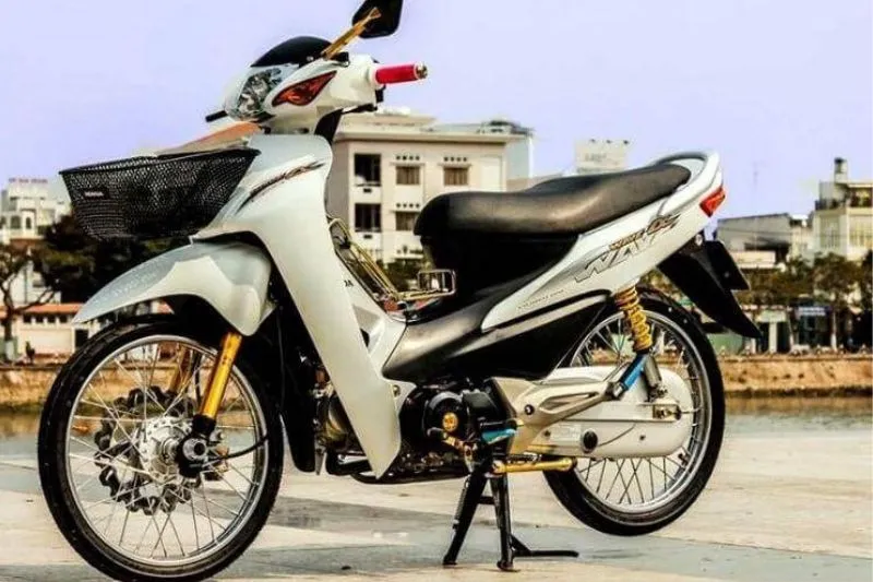 Ảnh xe máy đẹp theo phong cách Tracker cổ điển