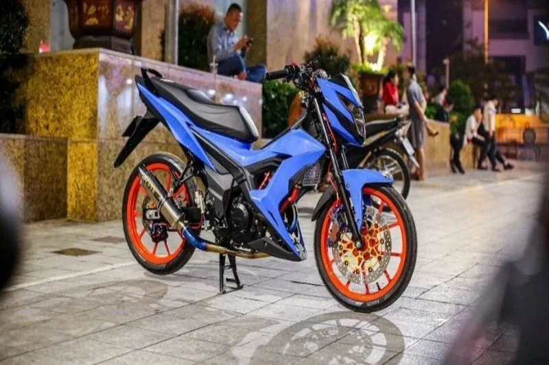 Ảnh xe máy đẹp với màu xanh dương nổi bật