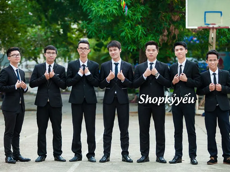 Áo vest nam phù hợp cho chụp kỷ yếu tại Shopkyyeu